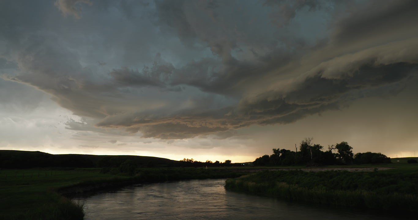 Beautiful storm approaches the Middle Loup River, Nebraska, 4K