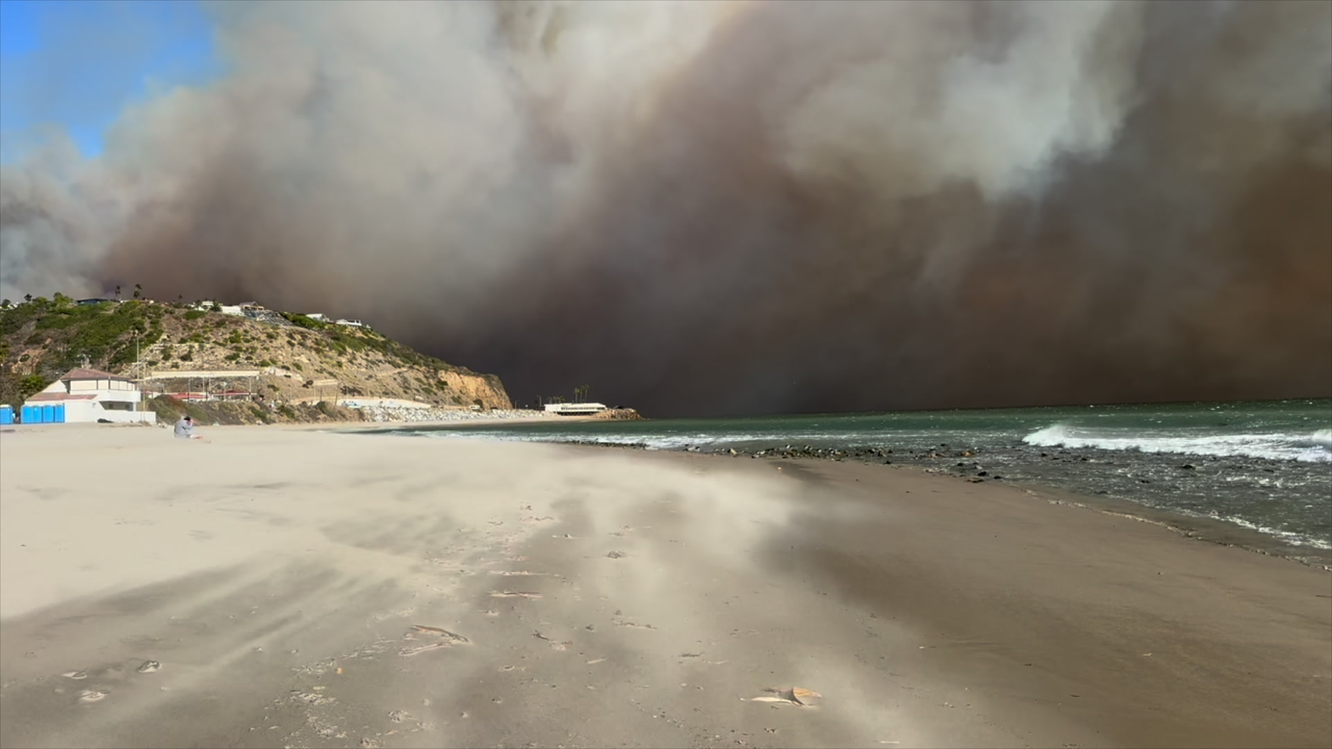 Strong wind blows across beach - Historic Palisades Fire, January 2025, 4K