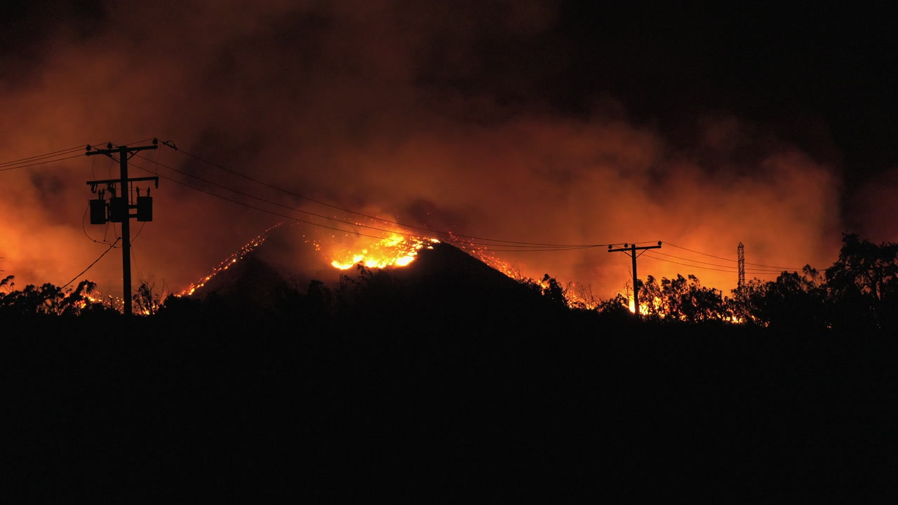 Zoom out, fire growing closer - The Thomas Fire, California, 2017, 4K