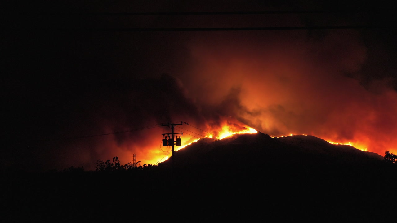 Fire grows as wind increases - The Thomas Fire, California, 2017, 4K