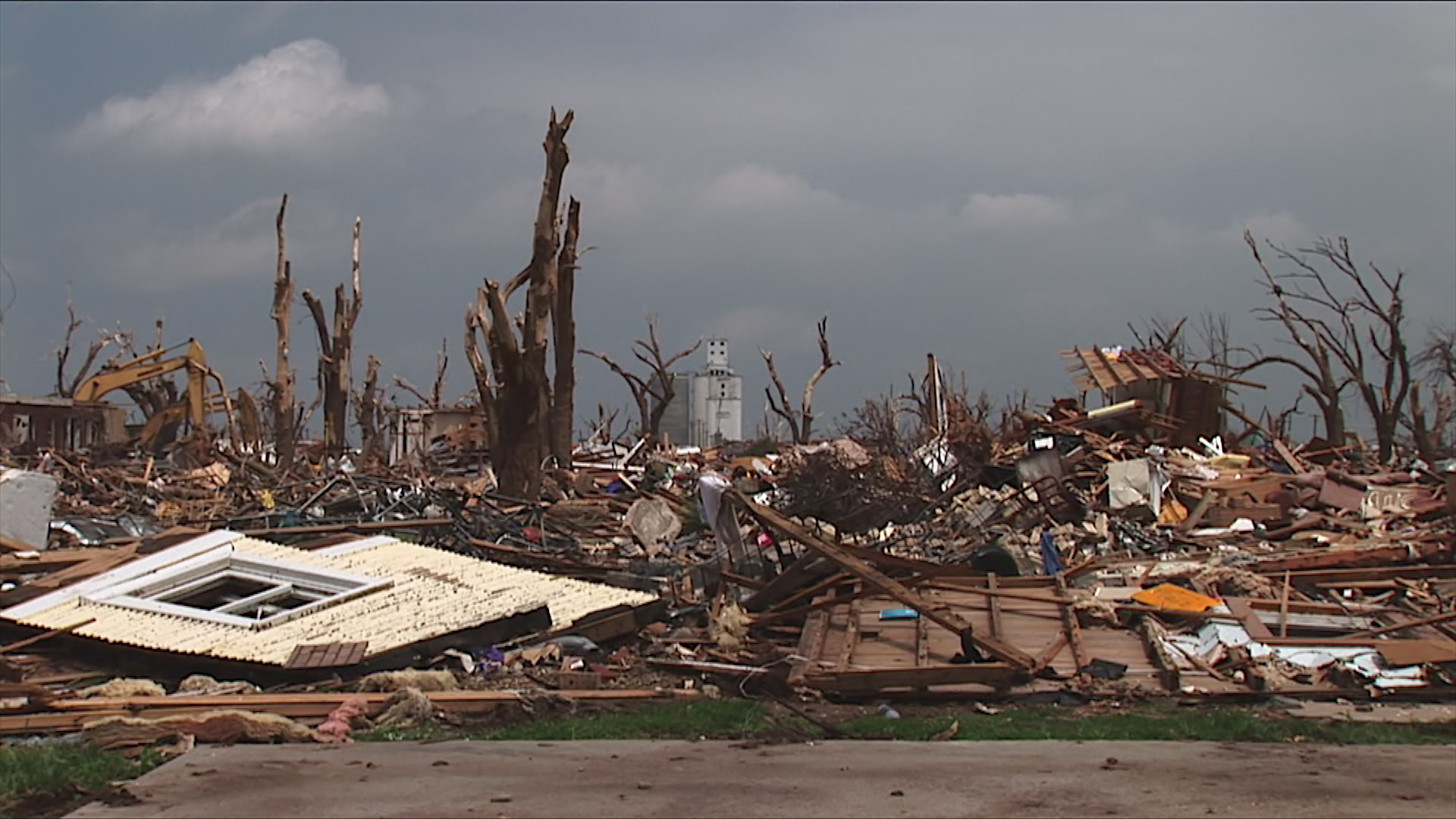 Zoom out from grain elevator to destroyed town - EF5 tornado aftermath damage, HD 1080