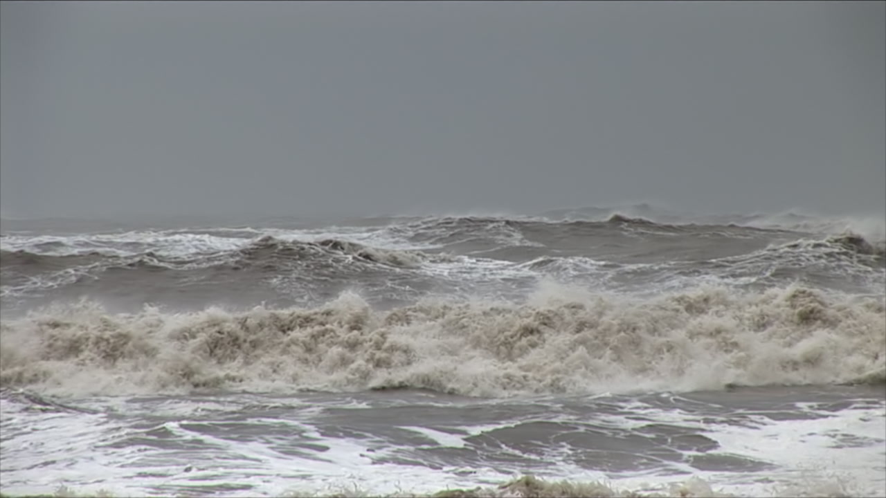 Angry seas, large waves - extremely destructive Hurricane Ike, Galveston, 2008, HD 1080