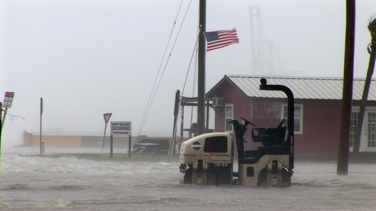 Storm surge, rain, tractor, bait shop and flag - Hurricane Gustav, Mississippi, HD 1080