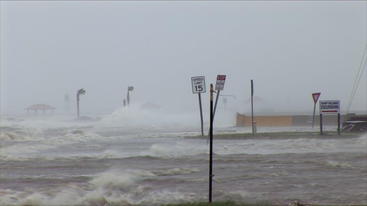 Storm surge and street signs - Hurricane Gustav, Mississippi, HD 1080
