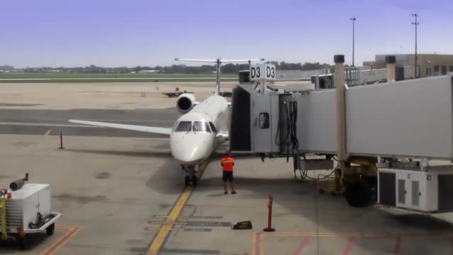 Airplane Arriving 2608