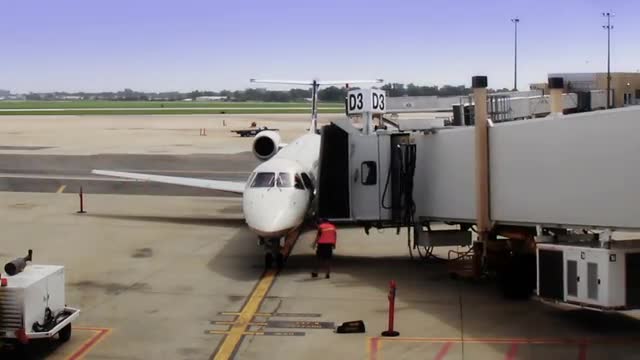 Airplane Arriving Time Lapse 2607