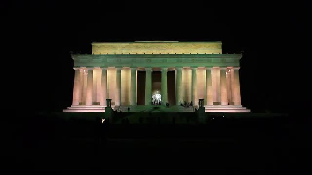 Night shot of the Lincoln Memorial in Washington DC