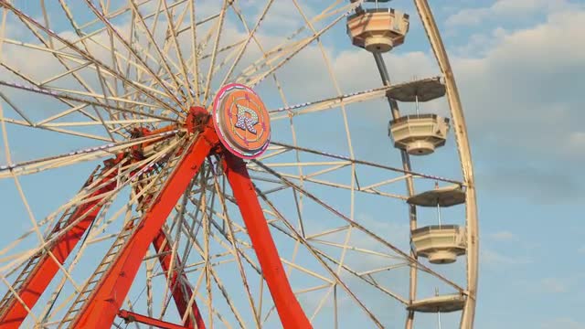 4K Ferris Wheel Spinning 3