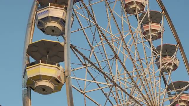 4K Ferris Wheel Spinning Closeup 4