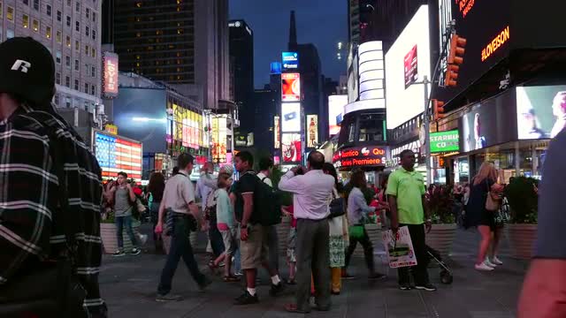 4K Times Square Pedestrians