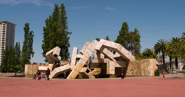 The Vaillancourt Fountain water sculpture in San Francisco 4k