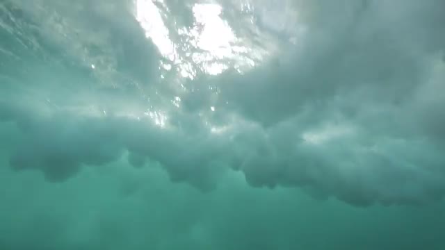 Maldives: Underwater Wave
