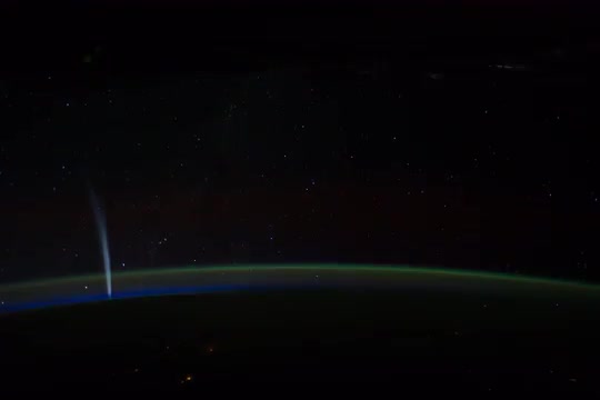 Ungraded: Lovejoy Comet Flies Over Southern Hemisphere