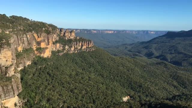 4k footage of Three Sister Peaks, Blue Mountain, NSW Australia
