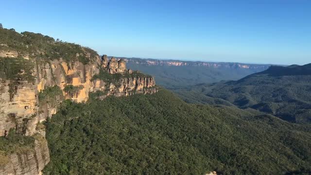 4k footage of Three Sister Peaks, Blue Mountain, NSW Australia
