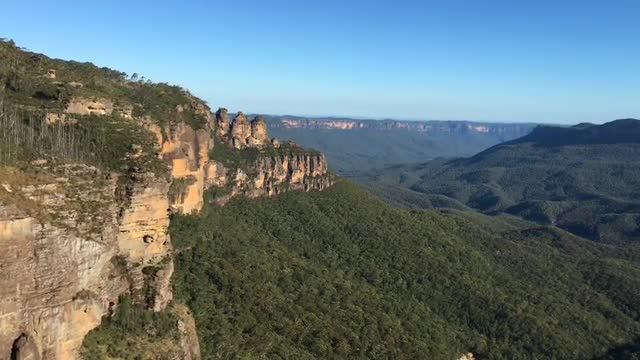 4k footage of Three Sister Peaks, Blue Mountain, NSW Australia