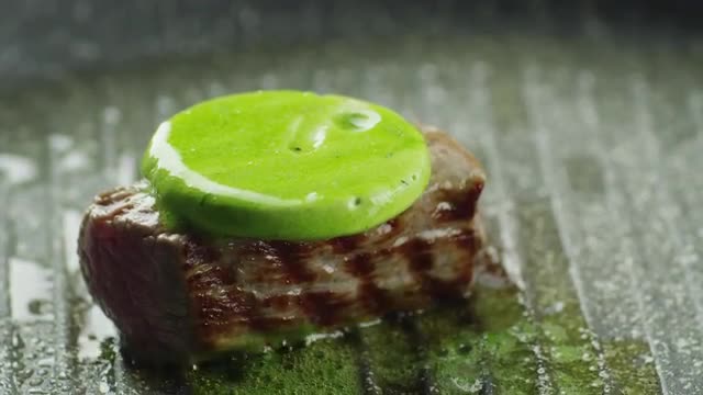 23_31_15_Frying_Meat_with_Butter_in_Luxury_Restaurant