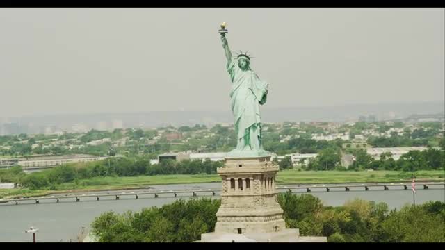 Statue of Liberty Wide Shot push to Close up