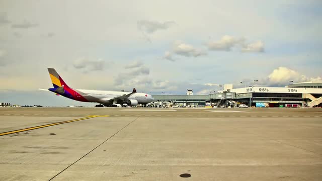 Airplane Time Lapse Traffic