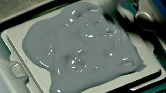 Applying CPU Thermal Compound