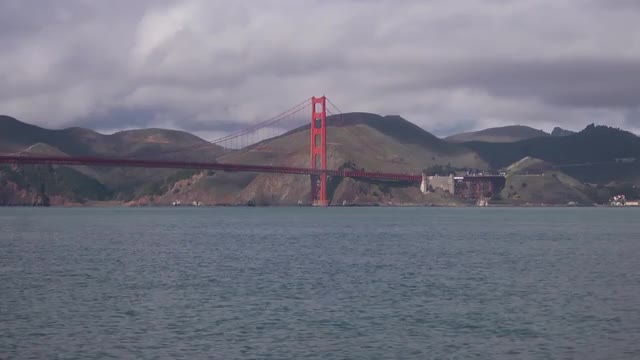 GOLDEN GATE MEDUIM LOOKING AT N END OF BRIDGE