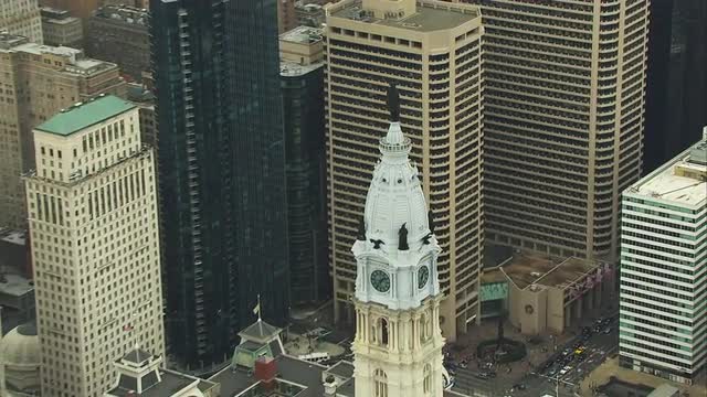Philadelphia City Hall Statue, Close up zoom out Wide shot