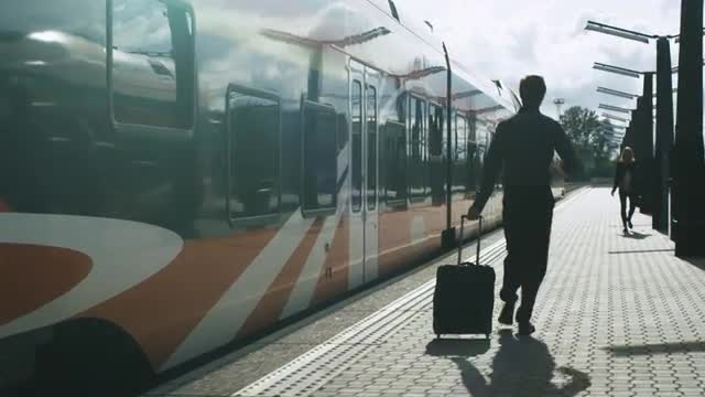 48_44_15_Man_Luggage_Chasing_departing_train