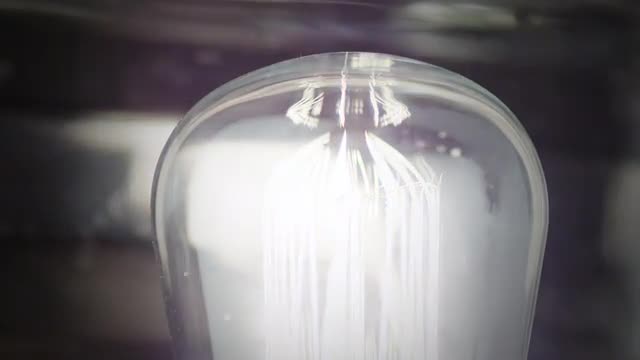 Old_light_bulb_2