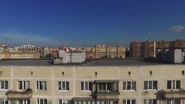 Young Tracer Jump On Building Roof