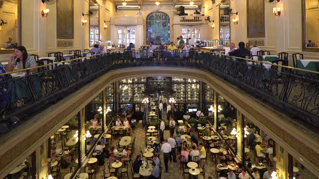 Confeitaria Colombo, Art Nouveau architecture inside the traditional confectioner and restaurant in 