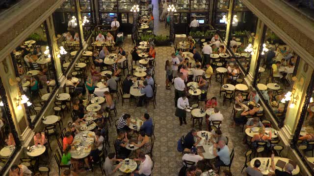 Confeitaria Colombo, Art Nouveau architecture inside the traditional confectioner and restaurant in 
