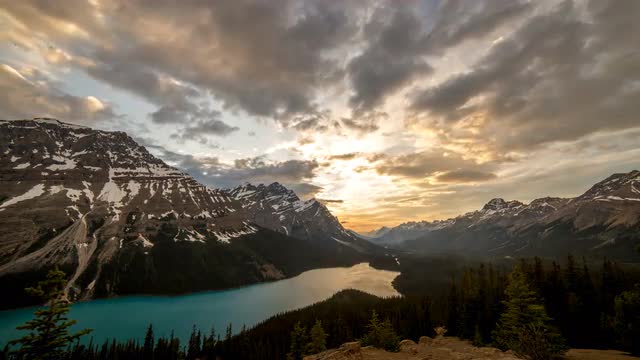 golden sunset time lapse Peyto lake, 