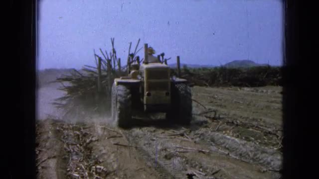 1965: in the farm field a man is working with a tractor MEXICO