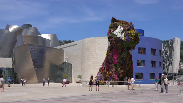 The Puppy by Jeff Koons at the Guggenheim Bilbao
