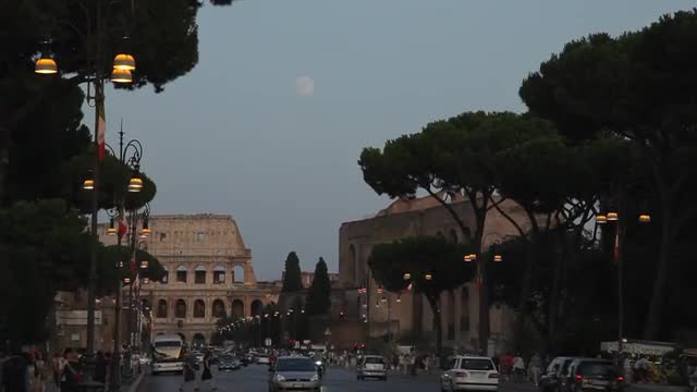 WS TD Coliseum at Dusk / Rome, Italy