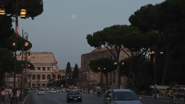 WS PAN Coliseum at Dusk / Rome, Italy