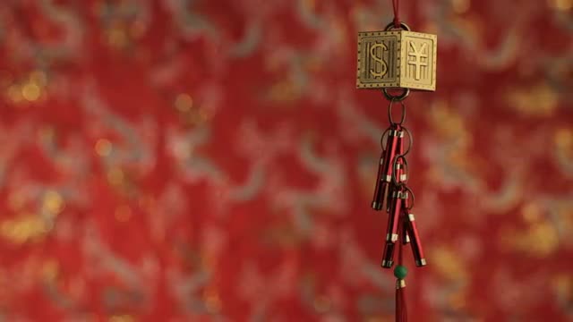 WS PAN Hanging decoration depicting Yen and Dollar signs