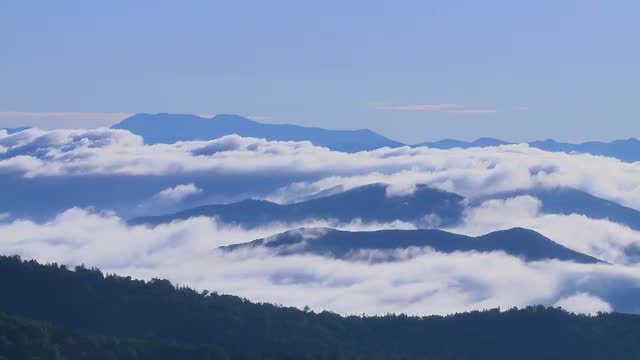 Sea of clouds and mountainscape, Japan