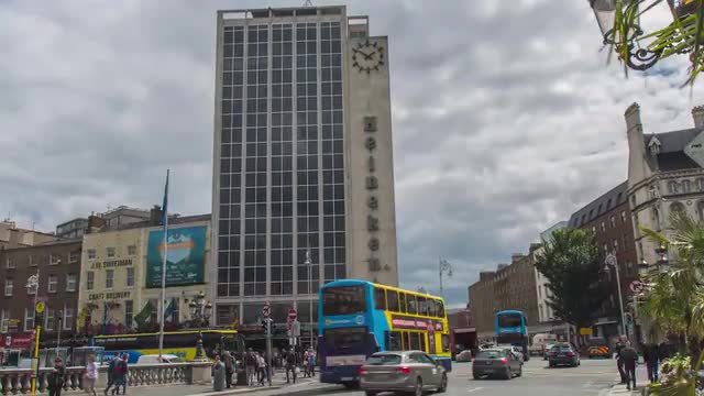 Hyper lapse from O'Connell Bridge