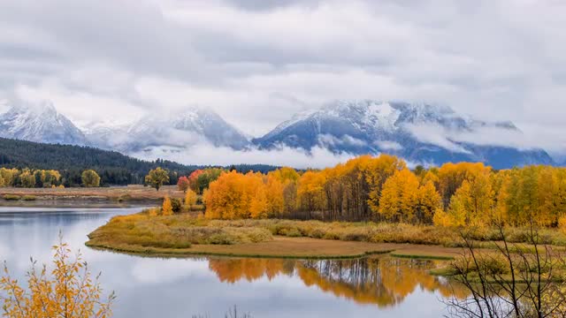 Time lapse of Oxbow Bend in Autumn