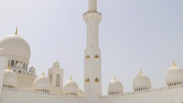 summer time day light main mosque down to top 4k uae
