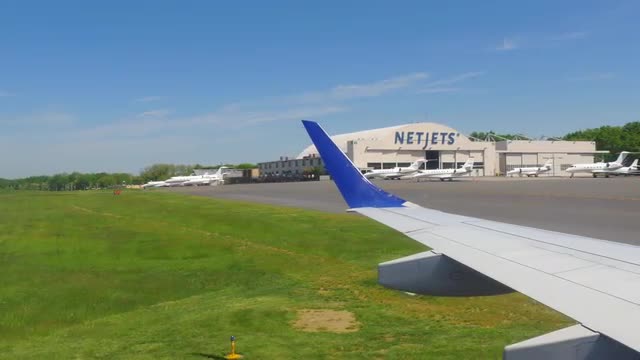 summer time  jet plain arrived in westchester airport 4k usa
