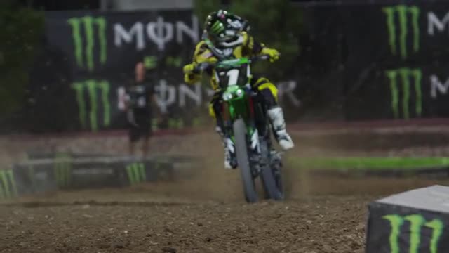 SuperCross Rider in a Straightaway
