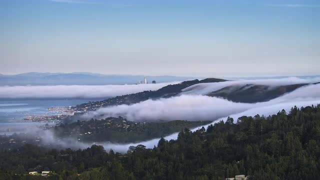 Summer Fog flow over Mt. Tam in San Francisco Bay Area