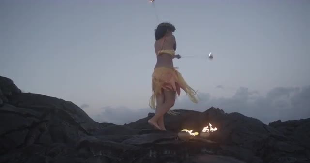 Fire Dancer swinging Fire