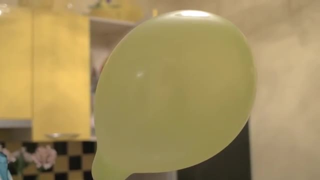 Blowing up balloon with carbon dioxide