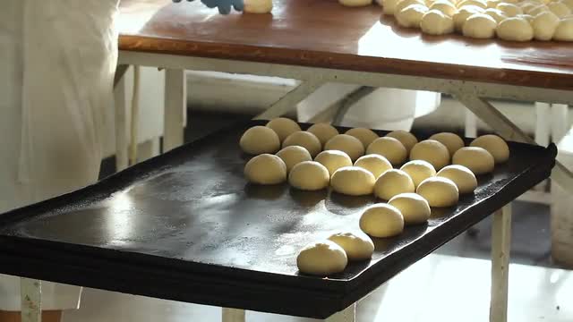 Bakers cook buns for baking.