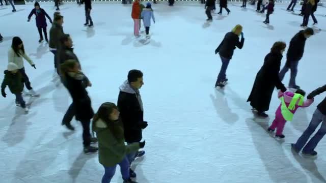 People skating at the ice rink at Rockefeller Center, New York.