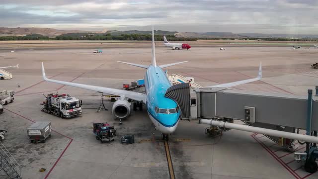 Airport - Plane Ground Services Crew - 4K Timelapse