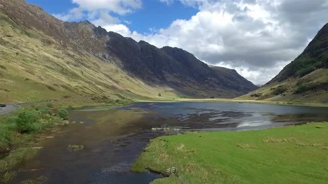 Flying over Loch Achtiochtan an Glencoe